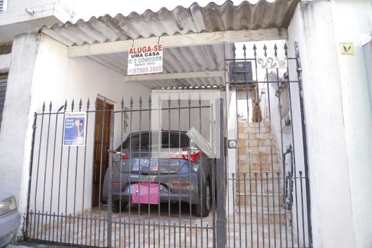Fachada de casa para alugar com 1 quarto, 40m² em Vila Cavaton, São Paulo