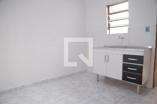 Casa para alugar com 1 quarto, 40m² em Vila Cavaton, São Paulo