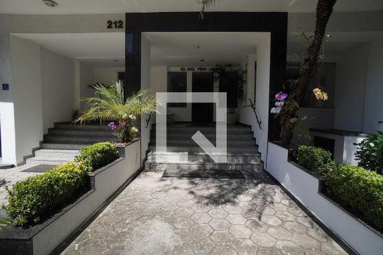 Entrada de apartamento à venda com 2 quartos, 75m² em Santa Rosa, Niterói