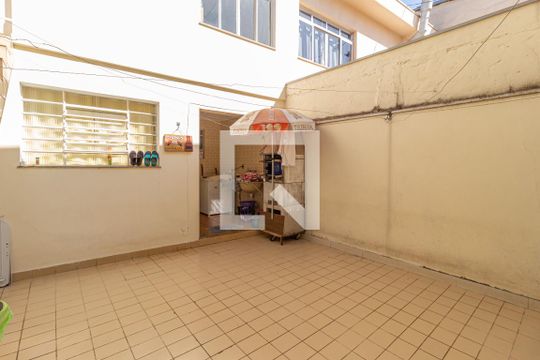 Quintal de casa à venda com 5 quartos, 207m² em Cipava, Osasco