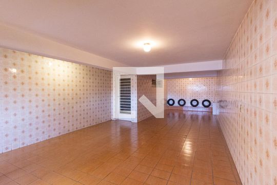 Garagem de casa à venda com 5 quartos, 207m² em Cipava, Osasco