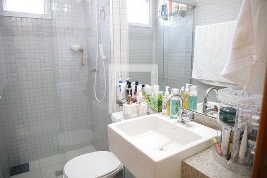 Banheiro da Suíte de apartamento para alugar com 2 quartos, 75m² em Parque Amazônia, Goiânia