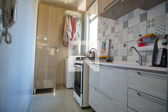 Cozinha  de apartamento à venda com 2 quartos, 43m² em Sarandi, Porto Alegre
