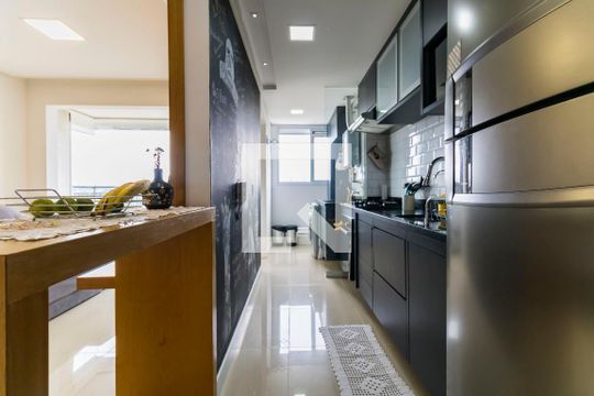 Cozinha de apartamento para alugar com 2 quartos, 60m² em Vila Anastácio, São Paulo