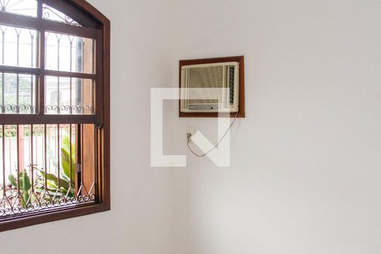 Quarto 01 de casa para alugar com 3 quartos, 160m² em Quintino Bocaiuva, Rio de Janeiro