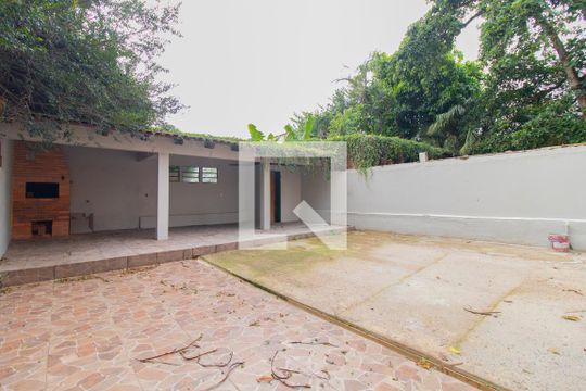 Quintal de casa à venda com 4 quartos, 300m² em Partenon, Porto Alegre