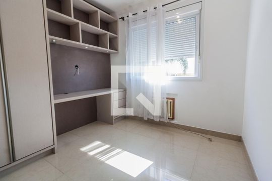 Quarto 1 de apartamento para alugar com 3 quartos, 96m² em Monte Cristo, Florianópolis