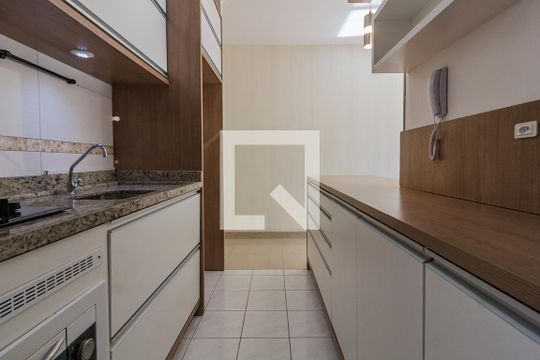 Cozinha  de apartamento para alugar com 3 quartos, 96m² em Monte Cristo, Florianópolis