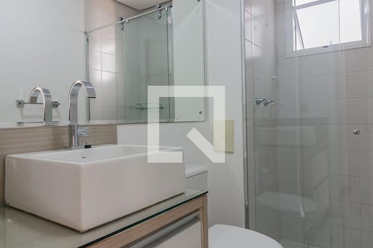 Banheiro de apartamento para alugar com 3 quartos, 96m² em Monte Cristo, Florianópolis