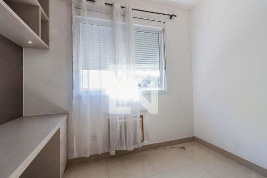 Quarto 1 de apartamento para alugar com 3 quartos, 96m² em Monte Cristo, Florianópolis
