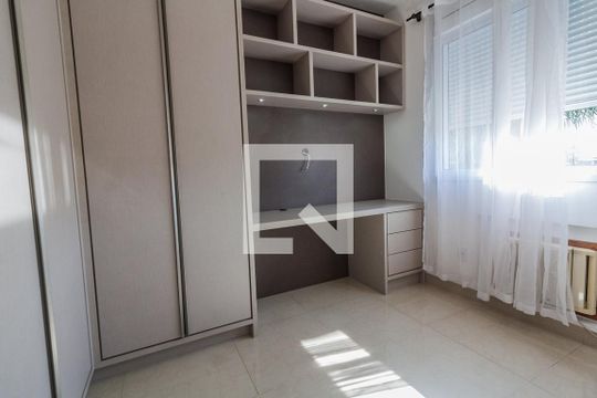 Quarto 1 de apartamento para alugar com 3 quartos, 96m² em Monte Cristo, Florianópolis