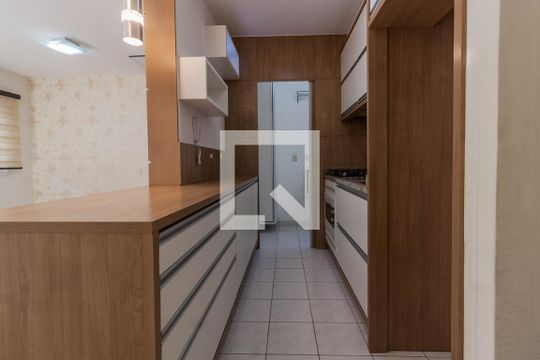 Cozinha  de apartamento para alugar com 3 quartos, 96m² em Monte Cristo, Florianópolis