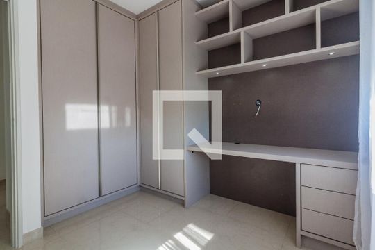 Quarto 1 de apartamento para alugar com 3 quartos, 96m² em Monte Cristo, Florianópolis