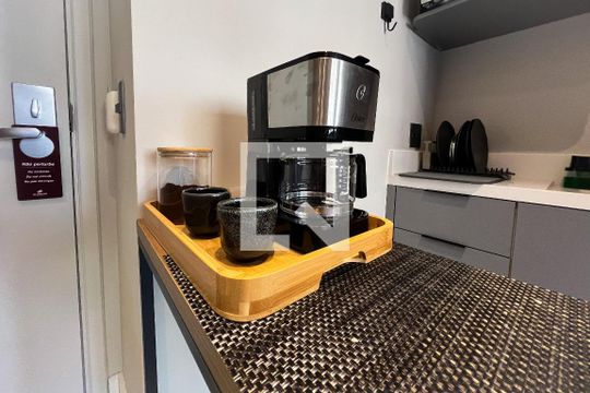 Cozinha de kitnet/studio à venda com 1 quarto, 27m² em Indianópolis, São Paulo