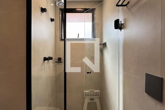 Banheiro de kitnet/studio à venda com 1 quarto, 27m² em Indianópolis, São Paulo