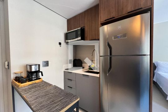Cozinha de kitnet/studio à venda com 1 quarto, 27m² em Indianópolis, São Paulo