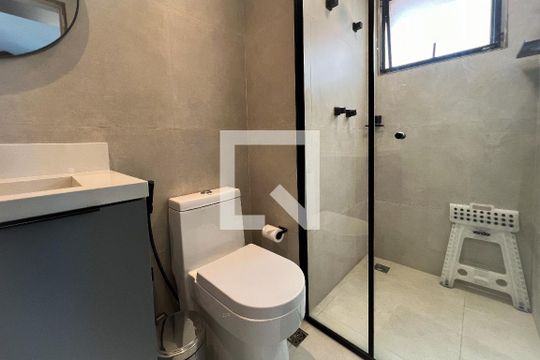 Banheiro de kitnet/studio à venda com 1 quarto, 27m² em Indianópolis, São Paulo