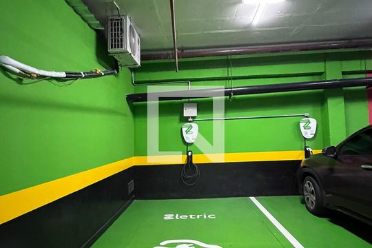 Garagem de kitnet/studio à venda com 1 quarto, 27m² em Indianópolis, São Paulo