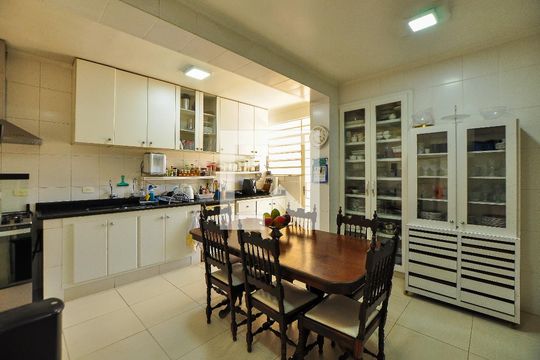 Cozinha de casa à venda com 4 quartos, 500m² em Sumaré, São Paulo