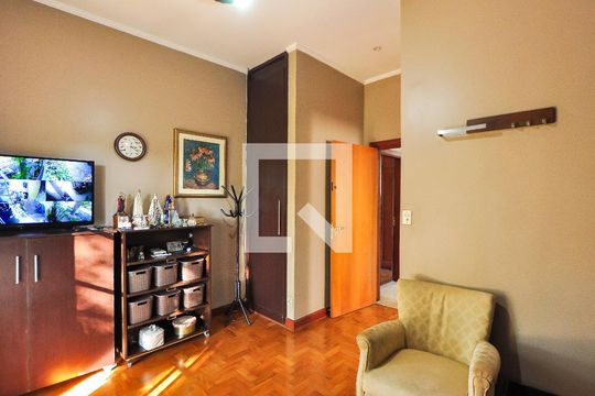 Closet da suíte 2 de casa para alugar com 4 quartos, 500m² em Sumaré, São Paulo