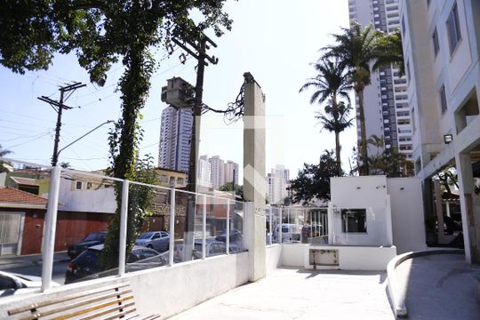 Fachada e portaria de apartamento para alugar com 2 quartos, 62m² em Vila Albertina, São Paulo