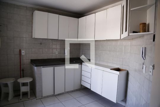 Cozinha de apartamento para alugar com 2 quartos, 62m² em Vila Albertina, São Paulo