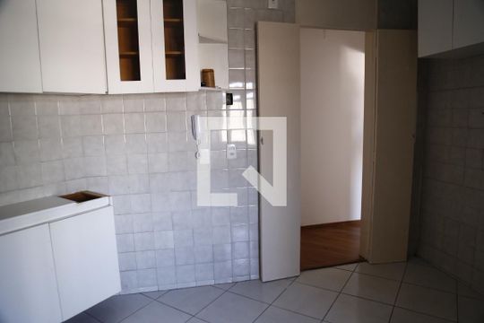 Cozinha de apartamento para alugar com 2 quartos, 62m² em Vila Albertina, São Paulo