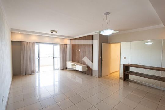 Apartamento para alugar com 3 quartos, 120m² em Centro, Taubaté