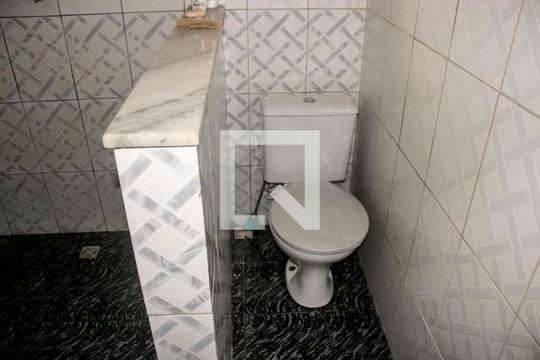 Banheiro do Quarto 1 de casa para alugar com 2 quartos, 120m² em São Cristóvão, Salvador