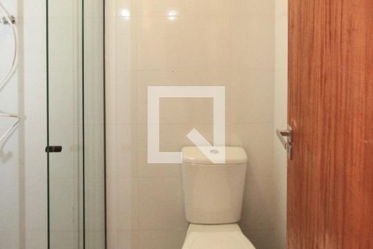 Banheiro de casa para alugar com 1 quarto, 36m² em Parque dos Bancarios, São Paulo
