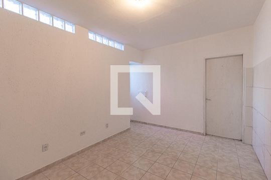 Casa para alugar com 1 quarto, 40m² em Helena Maria, Osasco
