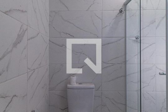 Banheiro de casa para alugar com 1 quarto, 40m² em Helena Maria, Osasco