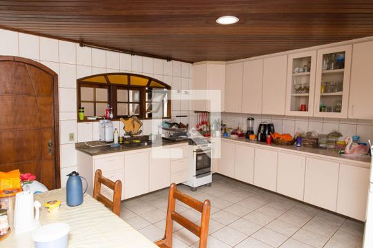 Cozinha de casa à venda com 3 quartos, 330m² em Campanário, Diadema