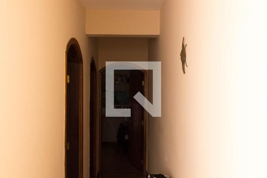 Corredor de casa à venda com 3 quartos, 330m² em Campanário, Diadema