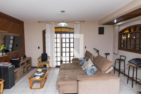 Sala de Estar de casa à venda com 3 quartos, 330m² em Campanário, Diadema
