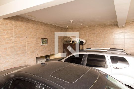 Garagem de casa à venda com 3 quartos, 330m² em Campanário, Diadema