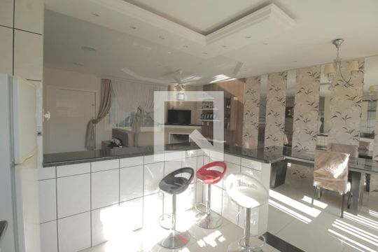 Cozinha de casa à venda com 4 quartos, 180m² em Sarandi, Porto Alegre