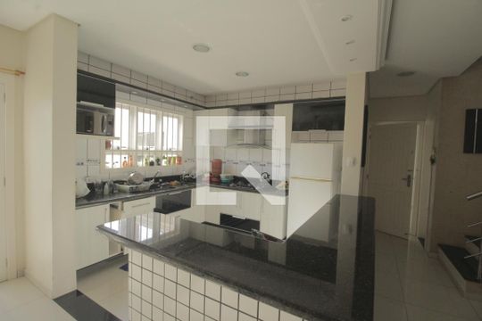 Cozinha de casa à venda com 4 quartos, 180m² em Sarandi, Porto Alegre