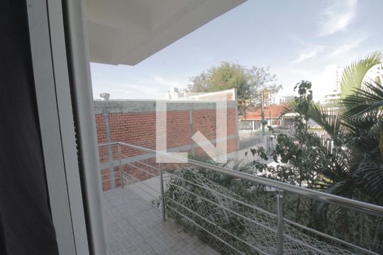 Sacada de casa à venda com 4 quartos, 180m² em Sarandi, Porto Alegre