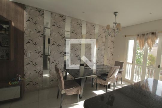 Sala de casa à venda com 4 quartos, 180m² em Sarandi, Porto Alegre