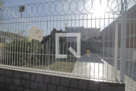 Fachada de casa à venda com 4 quartos, 180m² em Sarandi, Porto Alegre