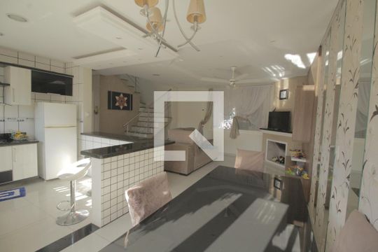 Sala de casa à venda com 4 quartos, 180m² em Sarandi, Porto Alegre