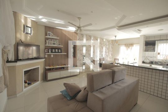 Casa à venda com 4 quartos, 180m² em Sarandi, Porto Alegre