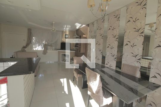 Sala de casa à venda com 4 quartos, 180m² em Sarandi, Porto Alegre