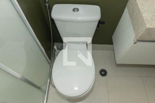 Banheiro de apartamento para alugar com 1 quarto, 48m² em Centro, São Paulo