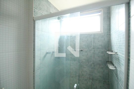 Banheiro social - Adaptado com barra de ferro na parede  de apartamento à venda com 5 quartos, 300m² em Anil, Rio de Janeiro