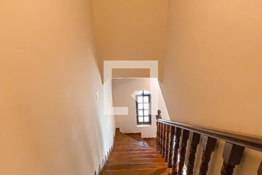 Corredor de casa à venda com 3 quartos, 210m² em Vila Rosalia, Guarulhos