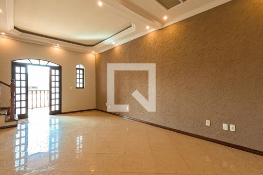 Casa à venda com 3 quartos, 210m² em Vila Rosalia, Guarulhos