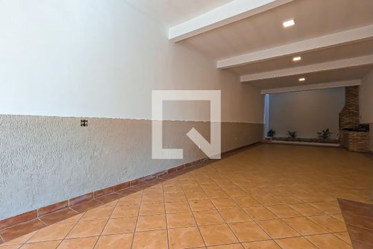 Garagem de casa à venda com 3 quartos, 210m² em Vila Rosalia, Guarulhos