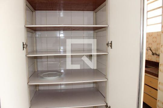 Despensa de casa à venda com 3 quartos, 250m² em Lapa, São Paulo